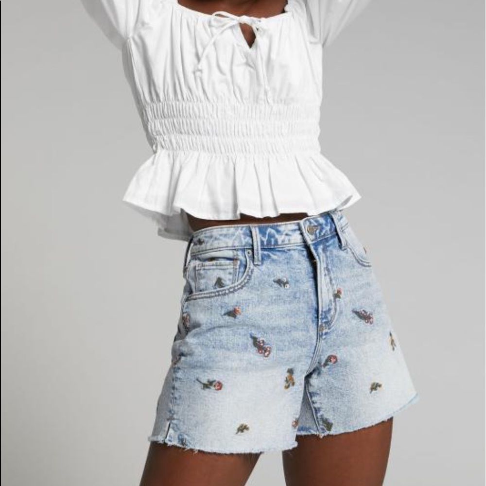 Driftwood Lulu Floral Embroiderer Raw Hem Denim Shorts.Size 24